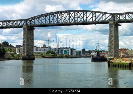 Ville de Drogheda et pont ferroviaire, Comté de Louth, Irlande. Banque D'Images