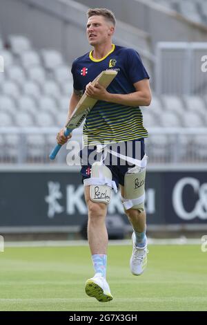 Manchester, Royaume-Uni. 16 juillet 2021. Brydon Carse de Durham vu avant le match de Blast T20 de Vitality entre Lancashire et le Durham County Cricket Club à Old Trafford, Manchester, le vendredi 16 juillet 2021. (Crédit : will Matthews | MI News) crédit : MI News & Sport /Alay Live News Banque D'Images