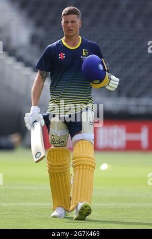 Manchester, Royaume-Uni. 16 juillet 2021. Brydon Carse de Durham vu avant le match de Blast T20 de Vitality entre Lancashire et le Durham County Cricket Club à Old Trafford, Manchester, le vendredi 16 juillet 2021. (Crédit : will Matthews | MI News) crédit : MI News & Sport /Alay Live News Banque D'Images