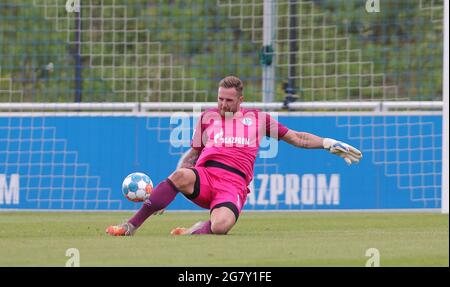 Gelsenkirchen, Allemagne. 16 juillet 2021. Firo: 16.07.2021, ballon de football, 2ème Bundesliga, saison 2021/2022, Test match, préparation FC Schalke 04 - vitesse Arnheim Ralf FV§hrmann, action individuelle crédit: dpa/Alay Live News Banque D'Images