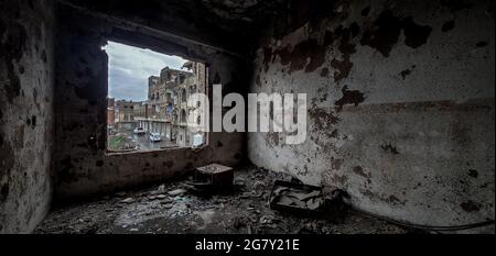 Taiz Yémen 03 mai 2021 : les décombres de maisons détruites à la suite de la guerre dans la ville yéménite de Taiz Banque D'Images