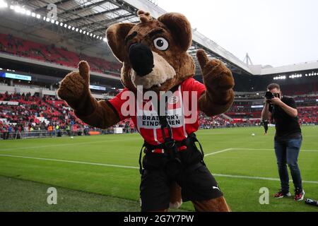 EINDHOVEN, PAYS-BAS - 14 JUILLET : la mascotte du PSV lors du match d'avant-saison entre le PSV et le PAOK Saloniki au stade Philips le 14 juillet 2021 à Eindhoven, pays-Bas (photo de Ben gal/Orange Pictures) Banque D'Images