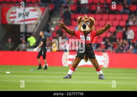 EINDHOVEN, PAYS-BAS - 14 JUILLET : Mascot du PSV lors du match d'avant-saison entre PSV et PAOK Saloniki au stade Philips le 14 juillet 2021 à Eindhoven, pays-Bas (photo de Ben gal/Orange Pictures) Banque D'Images