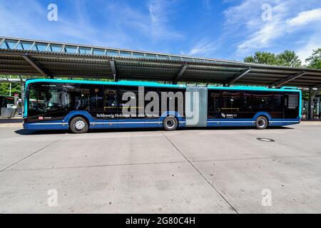 NAH.SH MAN Lion's City a articulé le bus à Flensburg, en Allemagne Banque D'Images