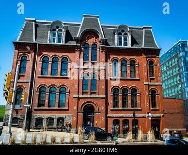 Halifax Academy Building un édifice de trois étages en briques rouges construit dans le style du second Empire, construit en 1877 Banque D'Images