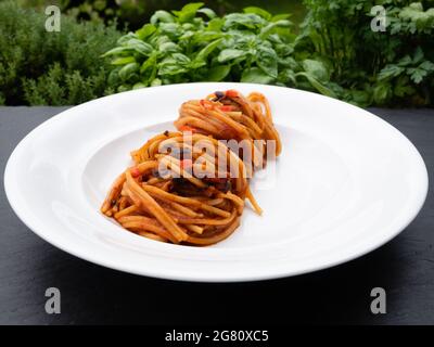 Spaghetti all'Assassina Pasta, spécialité de Bari, Puglia, Italie Banque D'Images