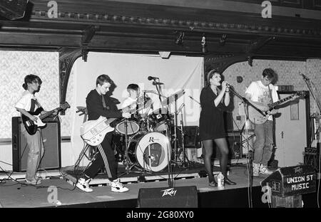 Les Renées se sont performances aux Bedford Esquires, le 12 octobre 1990. Le groupe a présenté deux anciens membres des Gymslips. Banque D'Images