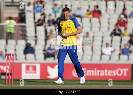 Manchester, Royaume-Uni. 16 juillet 2021. Brydon Carse de Durham vu lors du match de Blast T20 de vitalité entre Lancashire et le Durham County Cricket Club à Old Trafford, Manchester, le vendredi 16 juillet 2021. (Crédit : will Matthews | MI News) crédit : MI News & Sport /Alay Live News Banque D'Images