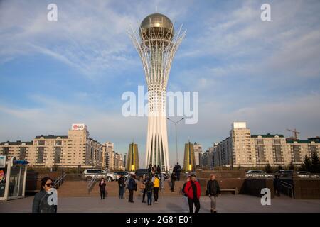 NUR SULTAN/KAZAKHSTAN - 4/28/2017 : Tour Bayterek à Astana (Nur Sultan) la capitale du Kazakhstan Banque D'Images