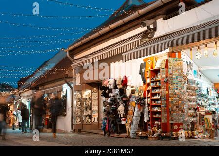 Szentendre, Hongrie - 04 janvier 2019 : marché de Noël en soirée à Szentendre Banque D'Images