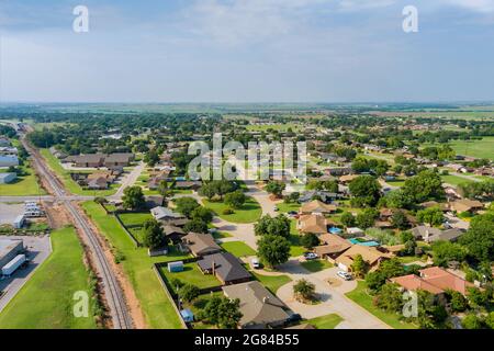 Panorama paysage vue panoramique aérienne d'un règlement de banlieue dans une belle maisons individuelles de la ville Clinton Oklahoma US Banque D'Images