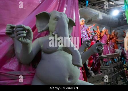 Kolkata, Bengale-Occidental, Inde - 7 octobre 2018 : Idol de lord Ganesha, en préparation pour le festival 'durga Puja' à Kumartuli . Plus grand festival de Banque D'Images