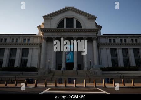 Washington, États-Unis. 16 juillet 2021. Un aperçu général du Smithsonian National Museum of Natural History à Washington, DC, le vendredi 16 juillet 2021, au milieu de la pandémie du coronavirus. Cette semaine, la Smithsonian institution a annoncé la fin de la pandémie de laissez-passer à entrée temporisée dans la plupart des musées alors que la National Gallery of Art a également récemment achevé sa réouverture. (Graeme Sloan/Sipa USA) Credit: SIPA USA/Alay Live News Banque D'Images