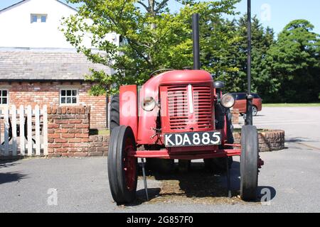 Années 1950 David brun cropmaster tracteur, machines agricoles d'époque Banque D'Images