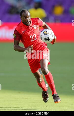 Orlando, États-Unis. 16 juillet 2021. 16 juillet 2021 : DIMITRI RAMOTHE (22), un avant de la Guadeloupe, fait tomber le ballon lors du match de football de la coupe d'or 2021 de la CONCACAF Guadeloupe contre la Jamaïque au stade Explora d'Orlando, FL, le 16 juillet 2021. (Credit image: © Cory Knowlton/ZUMA Press Wire) Credit: ZUMA Press, Inc./Alamy Live News Banque D'Images