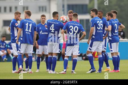 Gelsenkirchen, Allemagne. 16 juillet 2021. Firo: 16.07.2021, Fuvuball, 2ème Bundesliga, saison 2021/2022, Test Match, FC Schalke 04 - vitesse Arnheim 3 : 2 équipes, équipe Schalke avec Ralf FvÑHRMANN/dpa/Alay Live News Banque D'Images