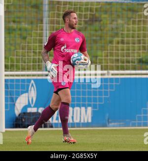 Gelsenkirchen, Allemagne. 16 juillet 2021. Firo: 16.07.2021, Fuvuball, 2ème Bundesliga, saison 2021/2022, Test Match, FC Schalke 04 - vitesse Arnheim 3: 2 goalwart Ralf FvÑHRMANN, Schalke, action individuelle crédit: dpa/Alay Live News Banque D'Images