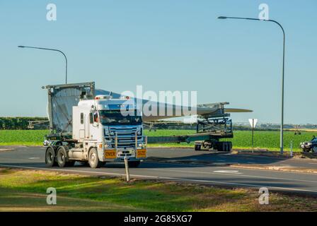 Windfarm Blade transport, Mark's Lane dogleg Atherton Tablelands, Australie Banque D'Images