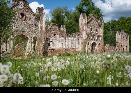 Ruines des anciennes écuries de Preiļi - petite ville de Lettonie Banque D'Images