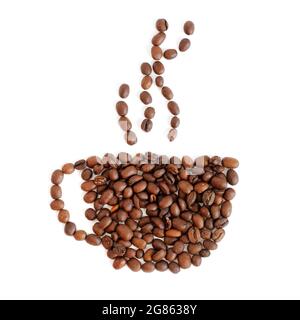 Grains de café. Une tasse de café à base de grains de café sur fond blanc. Marron Banque D'Images