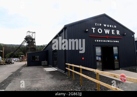 Pays de Galles, Royaume-Uni 02 juillet 2021 Le nouveau tour « Tower Coaster » à la mine de charbon Zipworld Tower Colliery près de Hirwaun.Wales c'est la première montagne à deux places de i Banque D'Images