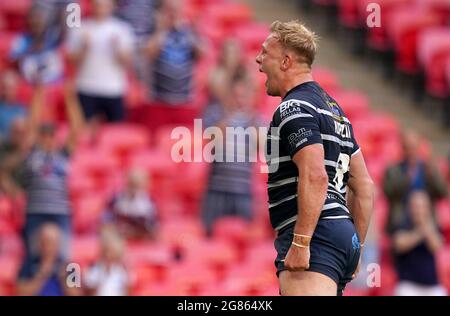 Craig Kopczak de Featherstone Rovers fête son essai lors du match final de la coupe 1895 au stade Wembley, à Londres. Date de la photo: Samedi 17 juillet 2021. Banque D'Images