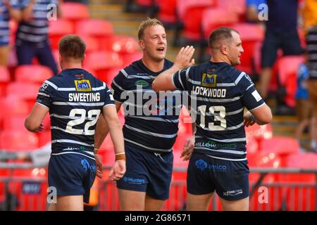 Londres, Royaume-Uni. 17 juillet 2021. Craig Kopczak (8) de Featherstone Rovers célèbre son essai à Londres, Royaume-Uni, le 7/17/2021. (Photo de Richard long/ RL Photography/News Images/Sipa USA) crédit: SIPA USA/Alay Live News Banque D'Images