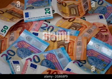 Billets européens de 50, 20 et 10 euros en monnaie européenne Banque D'Images