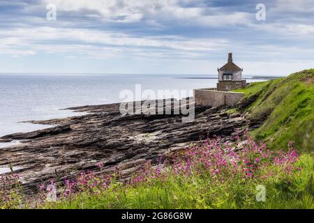 La maison de baignade à Howick, un bâtiment classé de catégorie II maintenant utilisé comme une location de vacances sur la côte de Northumberland au sud de Craster. Banque D'Images