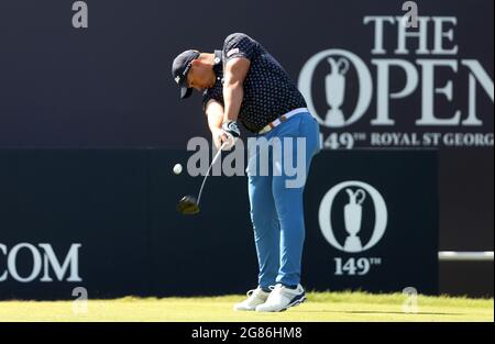 Daniel Van Tonder, d'Afrique du Sud, lors du premier tee du troisième jour de l'Open au Royal St George's Golf Club de Sandwich, dans le Kent. Date de la photo: Samedi 17 juillet 2021. Banque D'Images