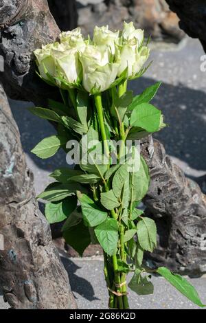 Fleurs au Monument de l'esclavage à Amsterdam, pays-Bas 2-7-2021 Banque D'Images