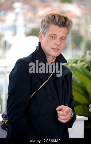 16 juillet 2021, CANNES, France: CANNES, FRANCE - 16 JUILLET: Benjamin Biolay participe à la photocall ''France' lors du 74e Festival annuel de Cannes le 16 juillet 2021 à Cannes, France. (Credit image: © Frederick InjimbertZUMA Press Wire) Banque D'Images