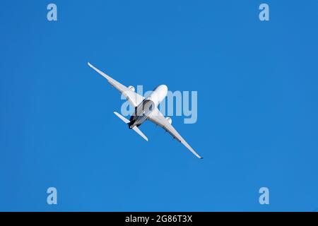 AIRBUS A350 XWB. Vol de démonstration de ligne aérienne moderne sur le salon de l'air MAKS 2019. ZHUKOVSKY, RUSSIE, 30 AOÛT 2019 Banque D'Images