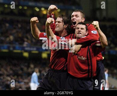 Andy Johnson, Geoff Horsfield et Paul Robinson célèbrent le but, l'action de Manchester City contre West Bromwich Albion du City of Manchester Stadium. 28/12/2004 Banque D'Images