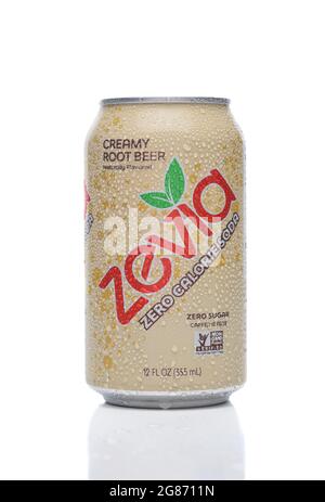 IRIVNE, CALIFORNIE - 17 juillet 2021 : une canette froide de bière à la racine crémeuse Zevia Soda zéro calorie. Banque D'Images