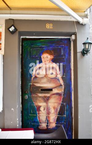 Portes peintes dans la rue Santa Maria, Funchal, Madère, Portugal, Europe Banque D'Images