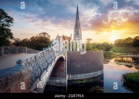 Église Saint-Alban au coucher du soleil (également connue sous le nom d'Église anglaise) - Copenhague, Danemark Banque D'Images