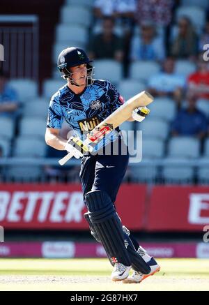 17 juillet 2021 ; Emirates Old Trafford, Manchester, Lancashire, Angleterre ; T20 Vitality Blast Cricket, Lancashire Lightning versus Yorkshire Vikings ; Harry Brook&#xa0;of Yorkshire Vikings Banque D'Images