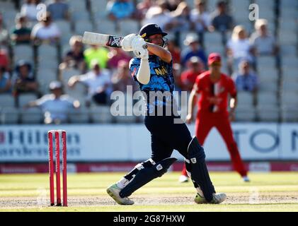 17 juillet 2021 ; Emirates Old Trafford, Manchester, Lancashire, Angleterre ; T20 Vitality Blast Cricket, Lancashire Lightning versus Yorkshire Vikings ; Gary Ballance of Yorkshire Vikings Banque D'Images