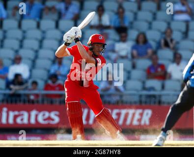 17 juillet 2021 ; Emirates Old Trafford, Manchester, Lancashire, Angleterre ; T20 Vitality Blast Cricket, Lancashire Lightning versus Yorkshire Vikings ; Luke Wells of Lancashire Lightning Banque D'Images