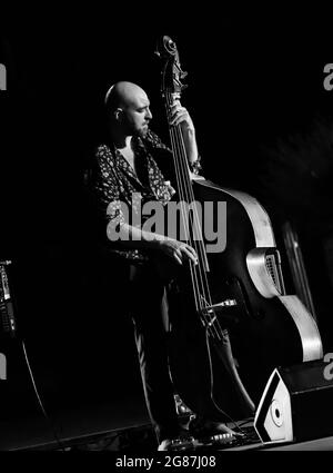 Benevento, Italie. 16 juillet 2021. “Tempo di Chet” - Paolo Fresu TrioOld Roman Theather de Benevento - Italie - Marco Badoscia (photo de Giovanni Esposito/Pacific Press) Credit: Pacific Press Media production Corp./Alay Live News Banque D'Images