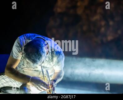 Benevento, Italie. 16 juillet 2021. “Tempo di Chet” - Paolo Fresu TrioOld Roman Theather de Benevento - Italie - Paolo Fresu (photo de Giovanni Esposito/Pacific Press) Credit: Pacific Press Media production Corp./Alay Live News Banque D'Images