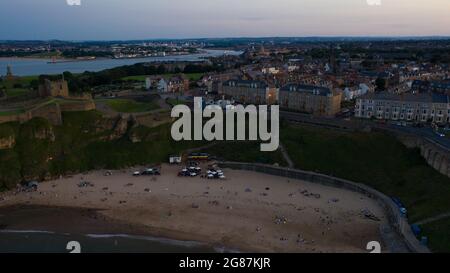 Tynemouth, Angleterre, 17 juillet 2021. Riley's Fish Shack à Tynemouth est complet au coucher du soleil le jour le plus chaud de l'année comme d'autres aiment la plage. Credit Colin Edwards / Alamy Live News Banque D'Images