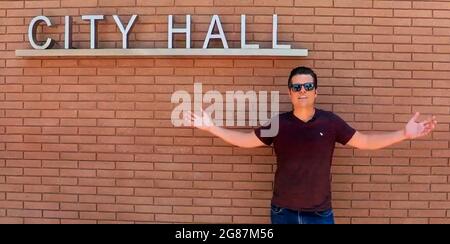 Riverside, Californie, États-Unis. 17 juillet 2021. Après s'être vu refuser l'autorisation d'organiser un rallye « America First » dans trois villes du sud de la Californie, Laguna Hills, Riverside et Anaheim, Le représentant MATT GAETZ (R-FL) invite ses suiveurs Twitter à l'hôtel de ville de Riverside pour un ''discours libre. Protestation pacifique contre le communisme'' avec lui et le représentant Marjorie Taylor Greene (R-GA)(Credit image: © Twitter/Matt Gaetz/ZUMA Press Wire) Banque D'Images