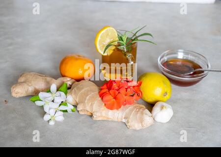 Miel naturel aux roses et aux agrumes Banque D'Images