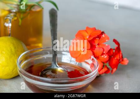 Miel naturel aux roses et aux agrumes Banque D'Images