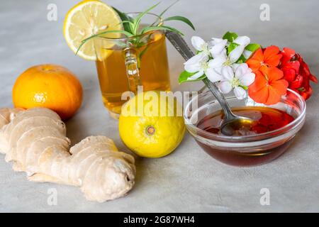 Miel naturel aux roses et aux agrumes Banque D'Images