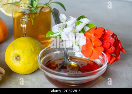 Miel naturel aux roses et aux agrumes Banque D'Images