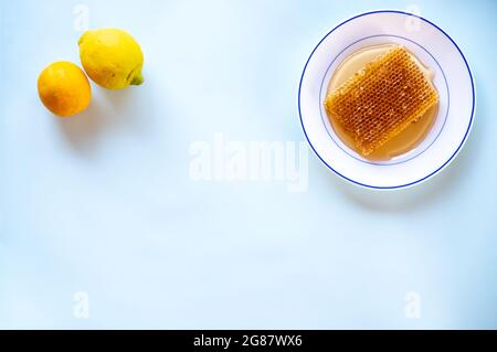 Miel ruche avec des ingrédients d'agrumes comme le citron et l'orange Banque D'Images