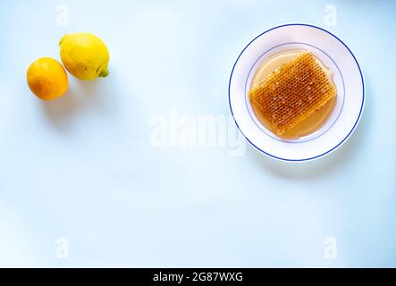 Miel ruche avec des ingrédients d'agrumes comme le citron et l'orange Banque D'Images